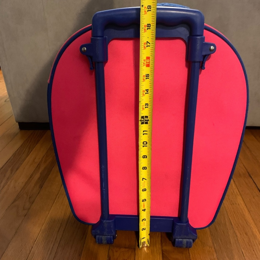 Hello Kitty Sanrio rolling luggage bag. So cute! Some wear on edges and bottom - Picture 12 of 12